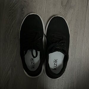 Kizik Women's Black Athletic Shoes